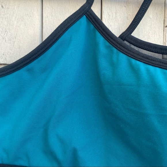 Fabletics Sports Women’s Bra - Picture 3 of 4